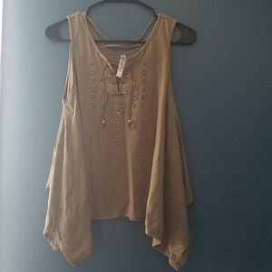 Sleeveless shirt
